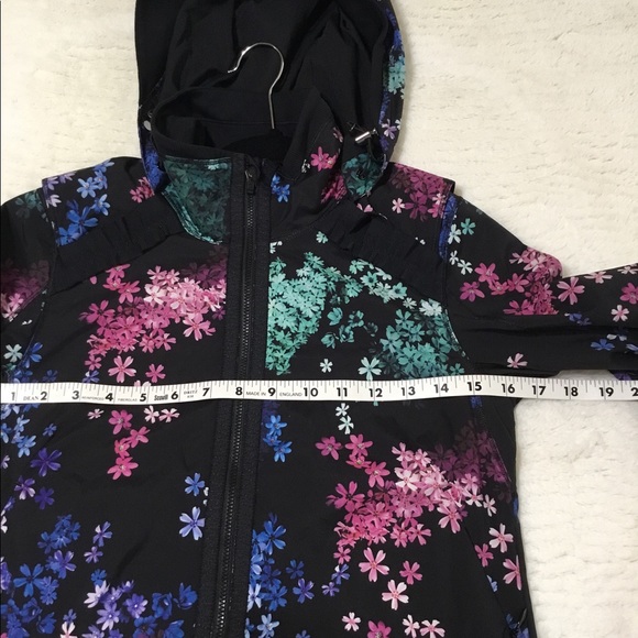Lululemon Run: Bandit Jacket Sz.4 - Picture 8 of 10